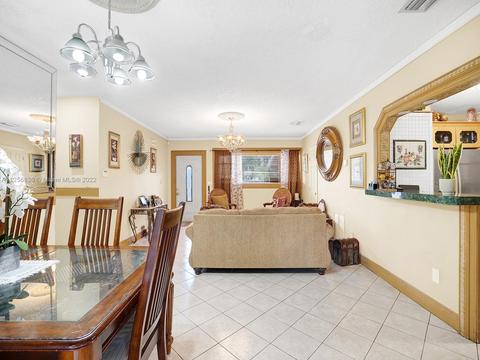 1061 W 59th Pl, Hialeah, FL 33012 photo 11