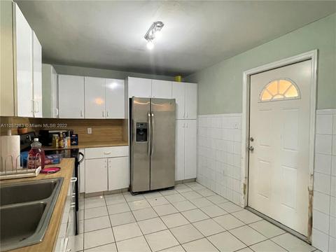 572 E 38th St, Hialeah, FL 33013 photo 4