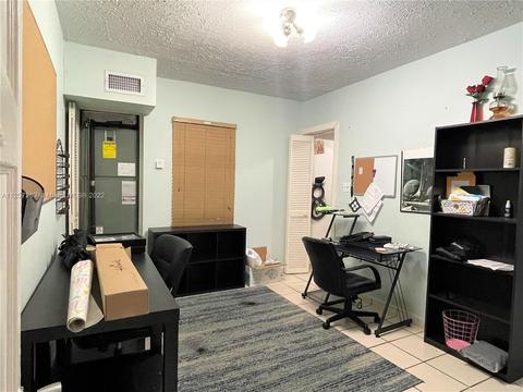 572 E 38th St, Hialeah, FL 33013 photo 9