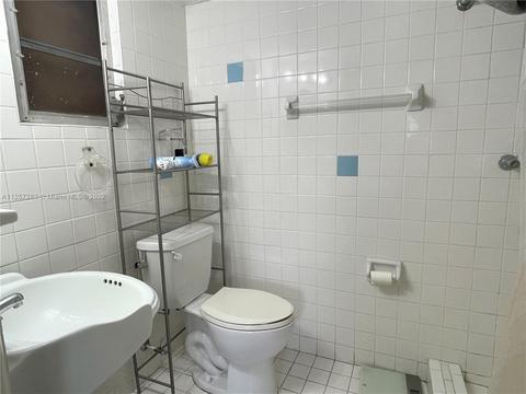 572 E 38th St, Hialeah, FL 33013 photo 7