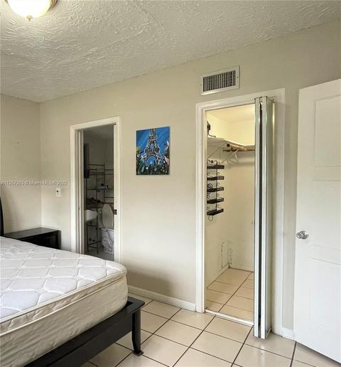 572 E 38th St, Hialeah, FL 33013 photo 6