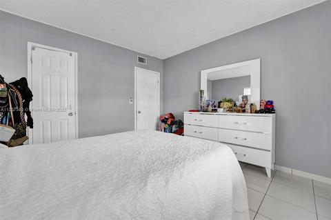 554 E 40th St, Hialeah, FL 33013 photo 17