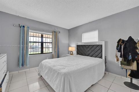554 E 40th St, Hialeah, FL 33013 photo 16