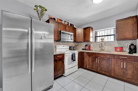 554 E 40th St, Hialeah, FL 33013 photo 14