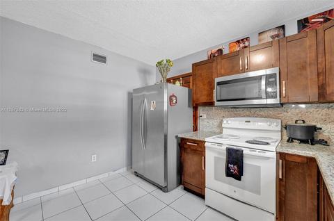 554 E 40th St, Hialeah, FL 33013 photo 15