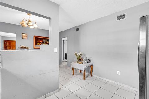 554 E 40th St, Hialeah, FL 33013 photo 13