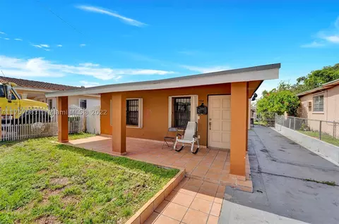 554 E 40th St, Hialeah, FL 33013 photo 1