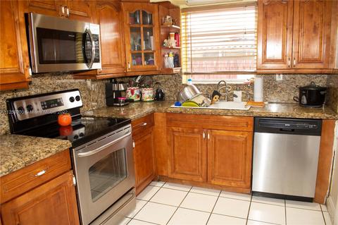 211 E 51st St, Hialeah, FL 33013 photo 17