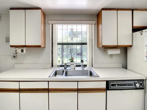 14231 Cypress Ct, Miami Lakes, FL 33014 photo 8