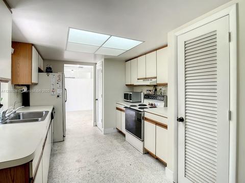 14231 Cypress Ct, Miami Lakes, FL 33014 photo 10