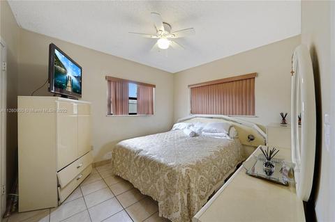3901 E 9th Ct, Hialeah, FL 33013 photo 12