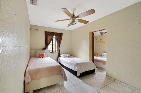 3901 E 9th Ct, Hialeah, FL 33013 photo 14