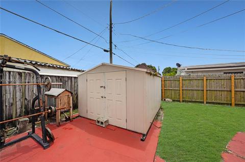 3901 E 9th Ct, Hialeah, FL 33013 photo 23