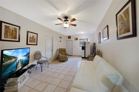 3901 E 9th Ct, Hialeah, FL 33013 photo 2
