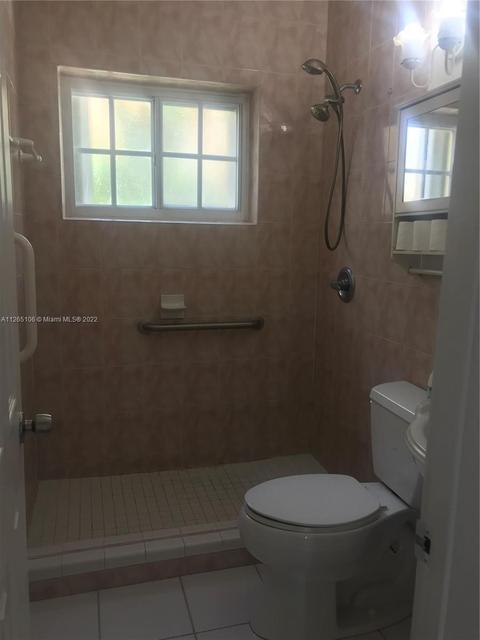 364 Cir Dr, Hialeah, FL 33010 photo 8