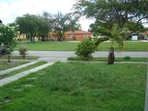 364 Cir Dr, Hialeah, FL 33010 photo 2
