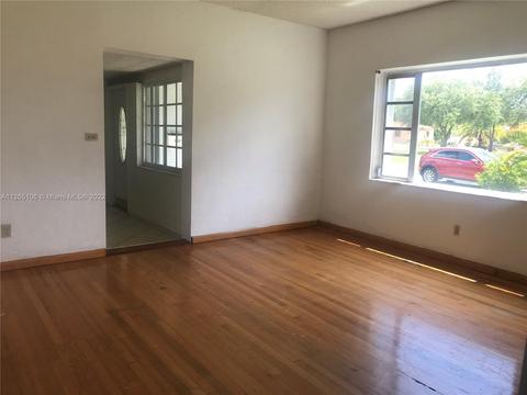 364 Cir Dr, Hialeah, FL 33010 photo 4