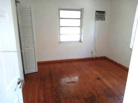 364 Cir Dr, Hialeah, FL 33010 photo 7