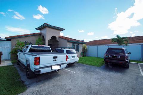 3355 W 68th St #122, Hialeah, FL 33018