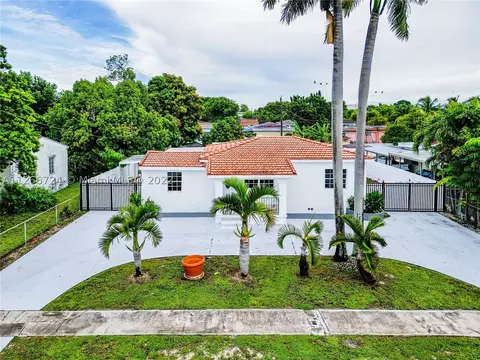 265 E 42nd St, Hialeah, FL 33013 photo 1