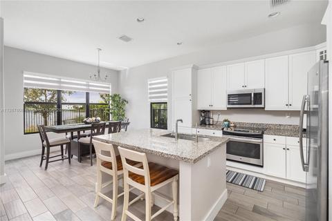 3442 W 97th Pl, Hialeah, FL 33018 photo 8