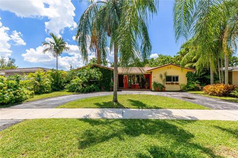 1226 Robin Ave, Miami Springs, FL 33166 photo 4