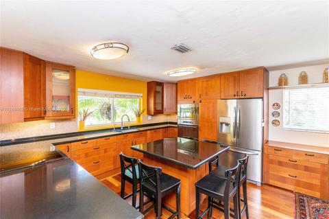 1226 Robin Ave, Miami Springs, FL 33166 photo 11