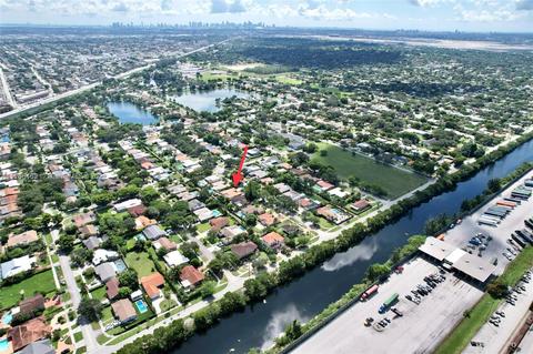 1226 Robin Ave, Miami Springs, FL 33166 photo 3