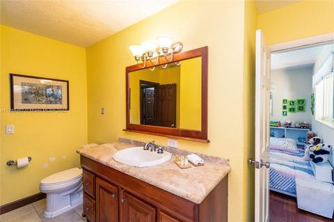 1226 Robin Ave, Miami Springs, FL 33166 photo 29
