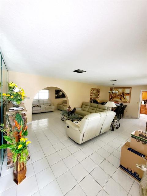 934 W 69th Pl, Hialeah, FL 33014 photo 6