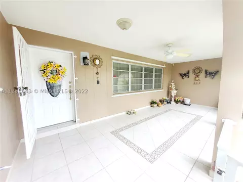 934 W 69th Pl, Hialeah, FL 33014 photo 1