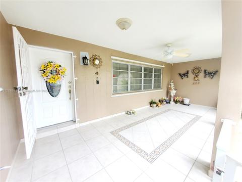 934 W 69th Pl, Hialeah, FL 33014 photo 1