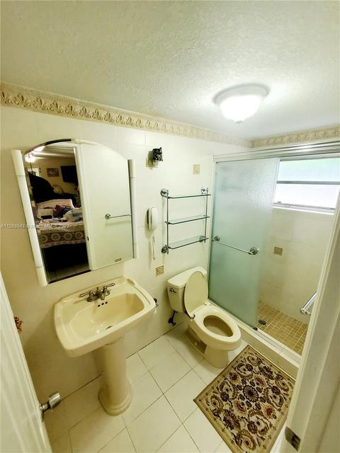 934 W 69th Pl, Hialeah, FL 33014 photo 11