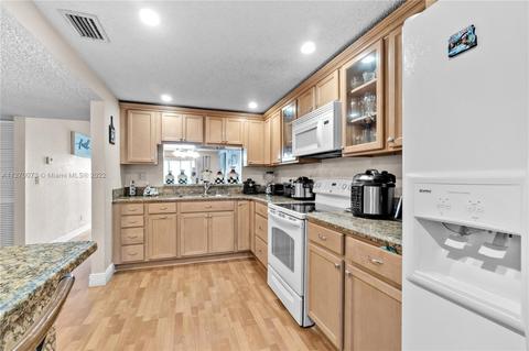 30 E 39th St #309, Hialeah, FL 33013 photo 17