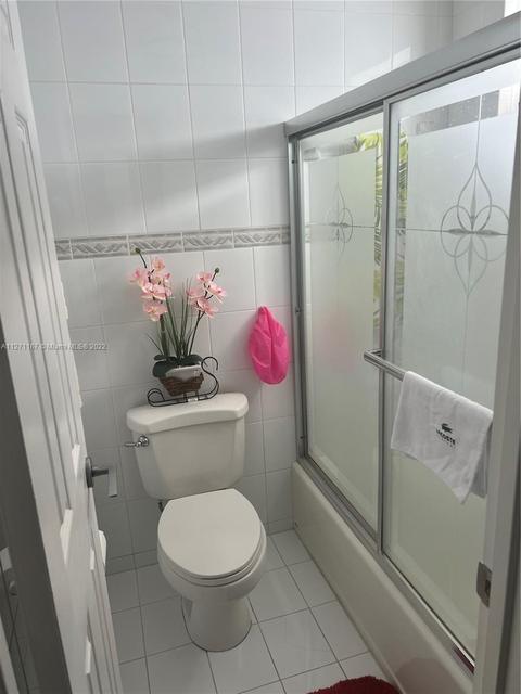 460 E 23rd St #202, Hialeah, FL 33013 photo 5