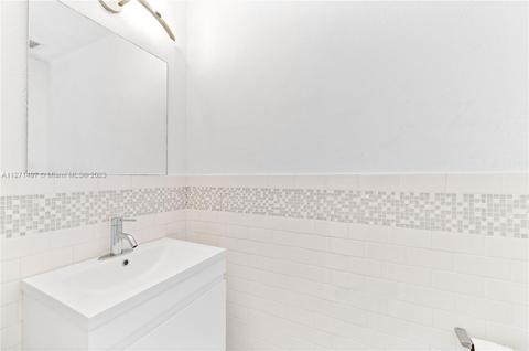 7164 W 2nd Ct, Hialeah, FL 33014 photo 14