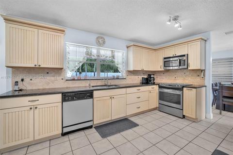 2391 SW 180th Ave, Miramar, FL 33029 photo 9