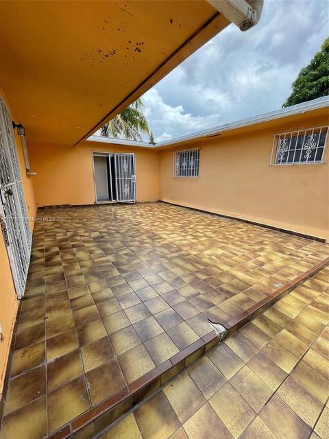215 E 41st St, Hialeah, FL 33013 photo 1