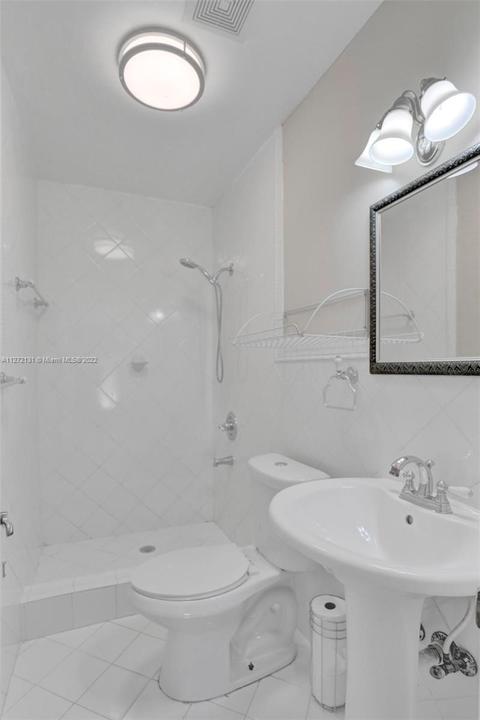 50 E 62nd St, Hialeah, FL 33013 photo 25