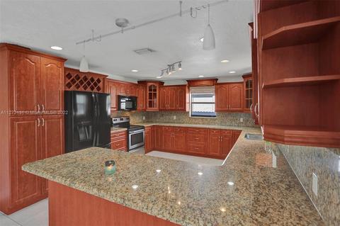50 E 62nd St, Hialeah, FL 33013 photo 4