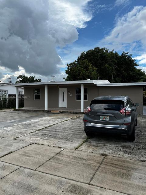 742 E 27th St, Hialeah, FL 33013 photo 1