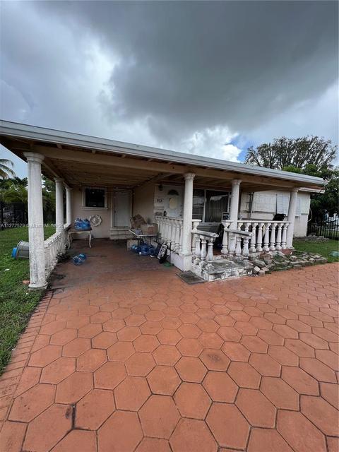 933 E 52nd St, Hialeah, FL 33013 photo 3