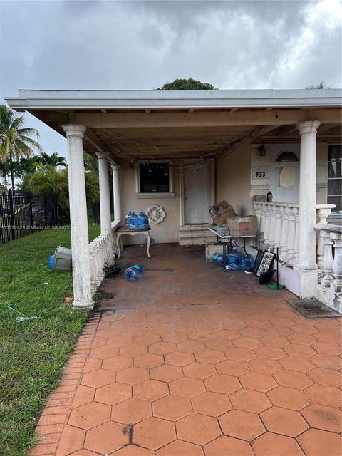 933 E 52nd St, Hialeah, FL 33013 photo 4