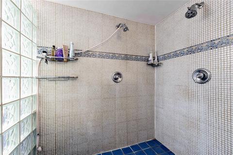 19416 E Lake Dr, Hialeah, FL 33015 photo 44