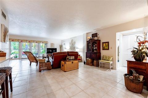 19416 E Lake Dr, Hialeah, FL 33015 photo 13