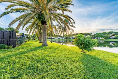 19416 E Lake Dr, Hialeah, FL 33015 photo 6