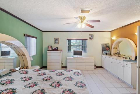 501 E 57th St, Hialeah, FL 33013 photo 17
