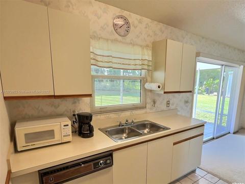 7210 SE Lillian Ct, Stuart, FL 34997 photo 4