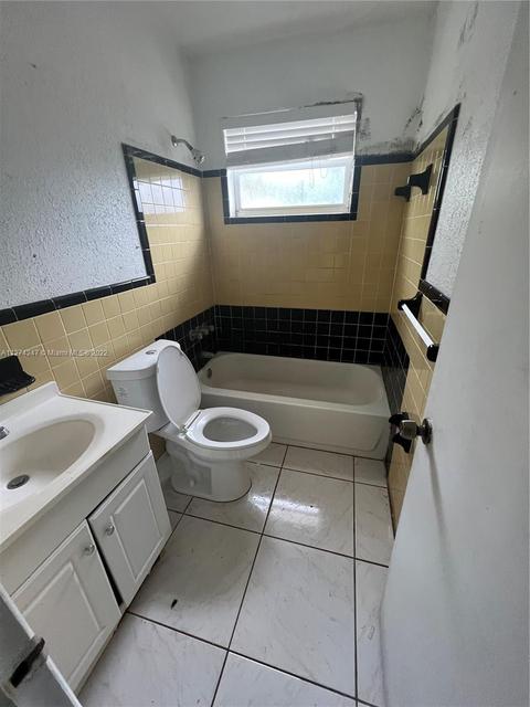 3045 NW 76th St, Miami, FL 33147 photo 3
