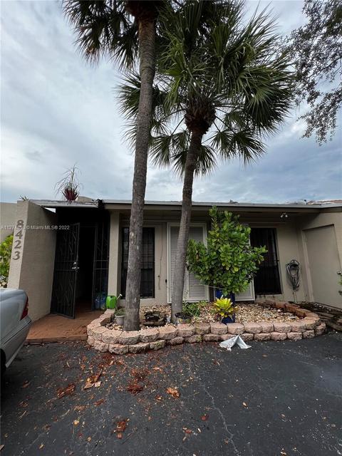 8423 Rednock Ln, Miami Lakes, FL 33016 photo 1